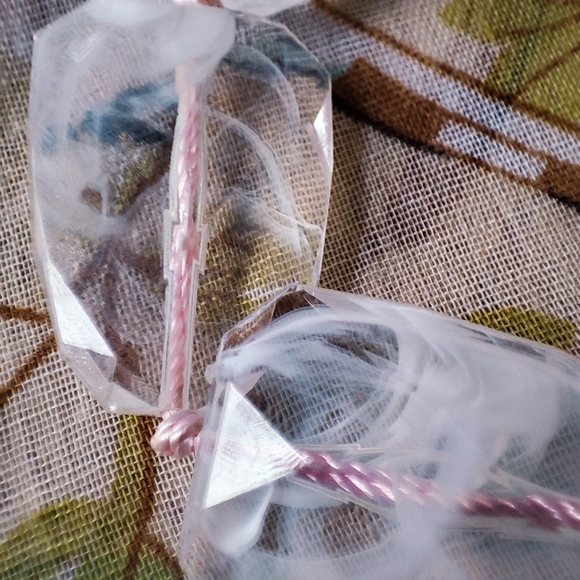 Long Vintage Faceted Swirled White Lucite Chunky Necklace Pink Knotted Cord EUC - Picture 10 of 16